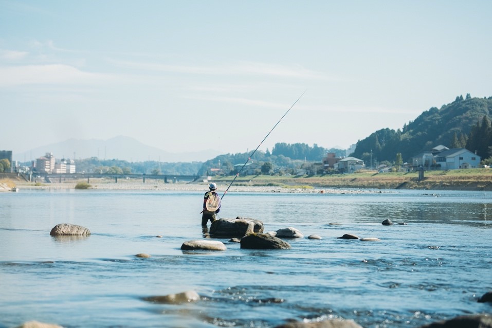 球磨川の鮎釣りを眺めながらリラックス