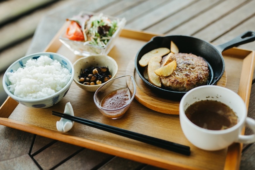 黒豚キッチンKUMAKUROのハンバーグ定食
