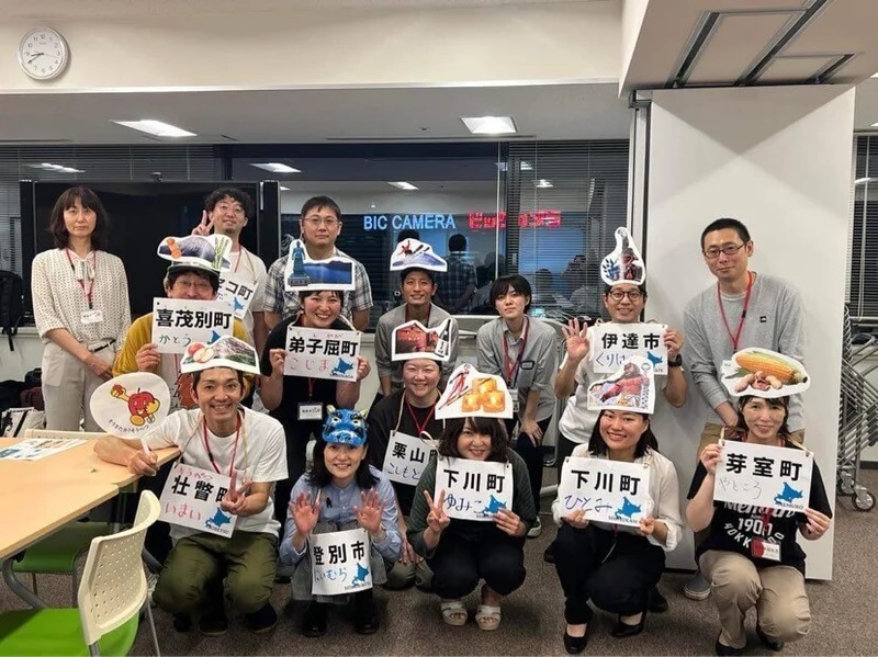 このような移住師範たちのご陽気っぷりは、世を忍ぶかりそめの姿です。